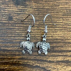 Baby Sea Turtle Honu Earrings Dangling (unmarked sterling silver 925)